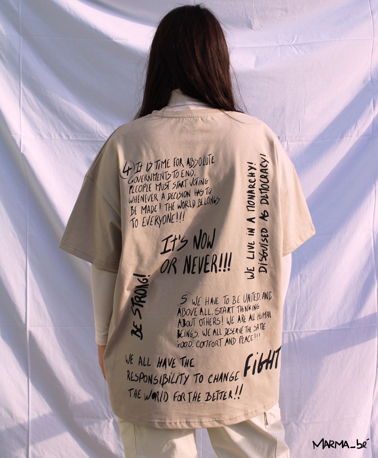 Oversize T-shirt "It's time to save the world"