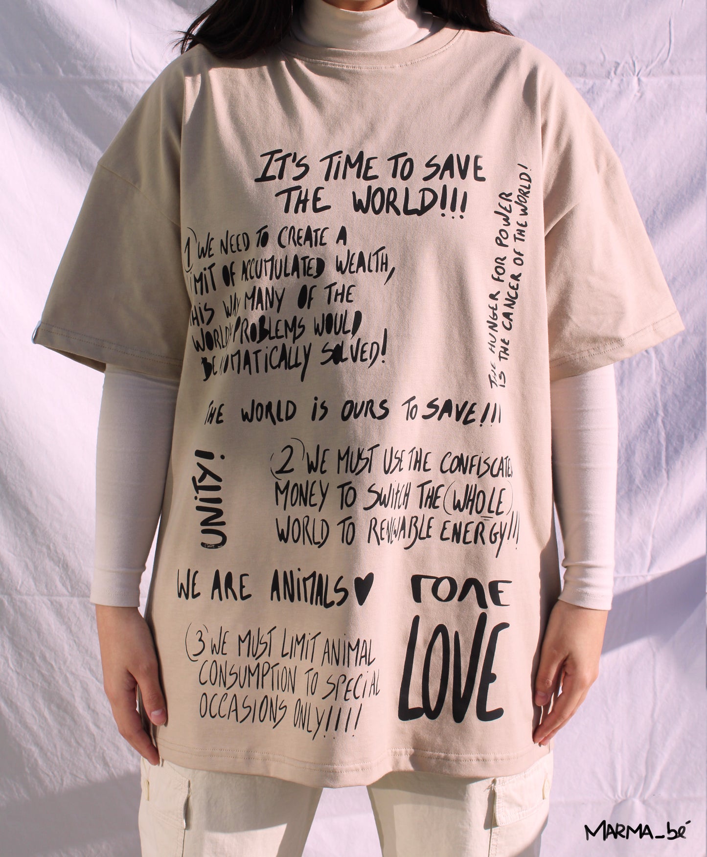 Oversize T-shirt "It's time to save the world"